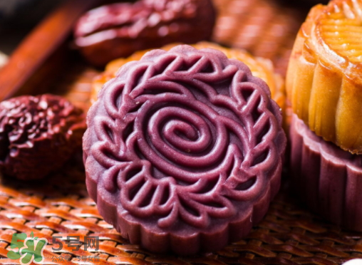 中秋節(jié)送月餅送幾盒？ 中秋送月餅一般送幾盒？