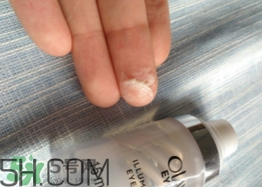 olay亮眼明眸雙旋眼霜怎么用？olay雙旋眼霜使用方法