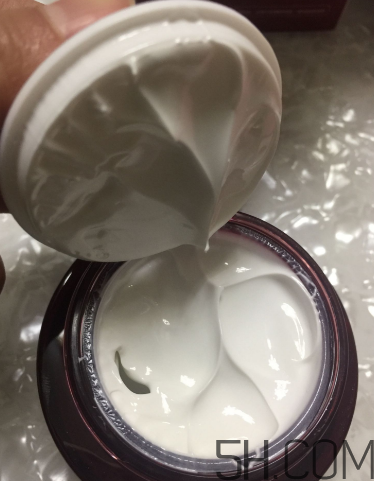 韓束水光素顏霜怎么樣？韓束素顏霜好用嗎？