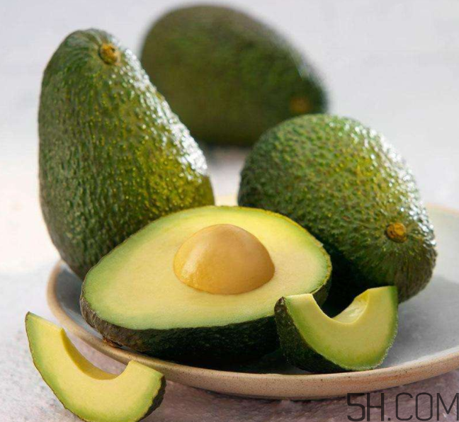 牛油果榨汁要加水嗎？糖尿病人吃牛油果的好處