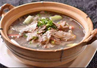 牛骨頭湯要放哪些食材？牛骨頭湯要煮多長時間