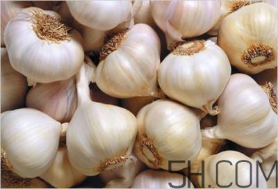 大蒜泡酒治什么病？大蒜泡酒有什么好處？