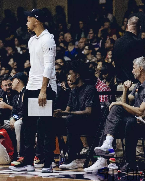 under armour curry 4庫里戰(zhàn)靴中國別注版實物什么樣？