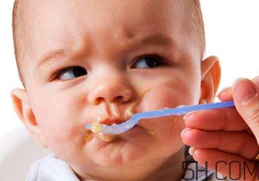 如何給寶寶斷奶？寶媽有妙招