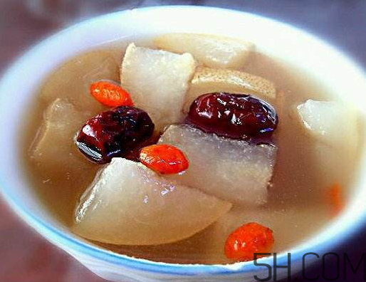 冰糖雪梨可以放紅棗嗎？冰糖雪梨可以放枸杞嗎？