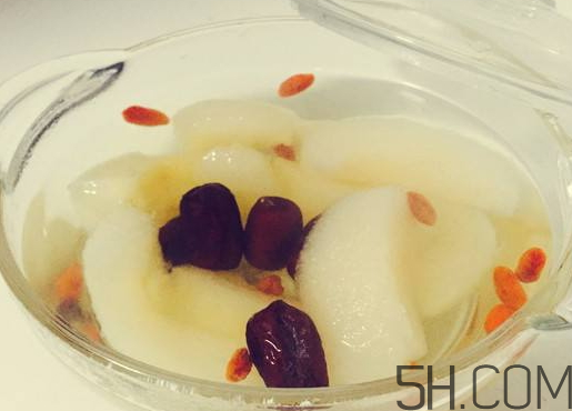 冰糖雪梨可以放紅棗嗎？冰糖雪梨可以放枸杞嗎？