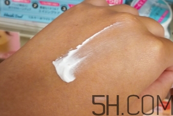 白肌美人素顏霜粉色和藍色哪個好？