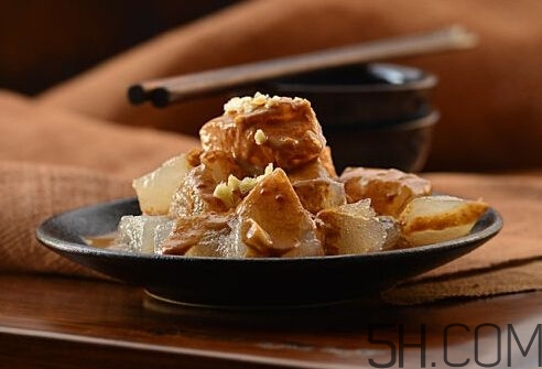 燜子是涼粉嗎？燜子是用什么做的？