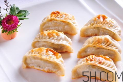 煎餃怎么煎才酥脆好吃？煎餃怎么做好吃？