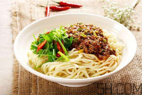 炸醬面可以用豆瓣醬嗎？炸醬面可以用黃豆醬嗎？