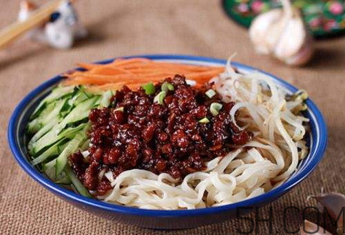 炸醬面可以用豆瓣醬嗎？炸醬面可以用黃豆醬嗎？