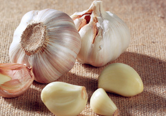 大蒜泡酒治什么病？大蒜泡酒有什么好處？