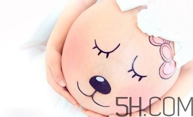 孕晚期見紅了肚子不痛怎么辦？孕晚期見紅是持續(xù)的嗎？