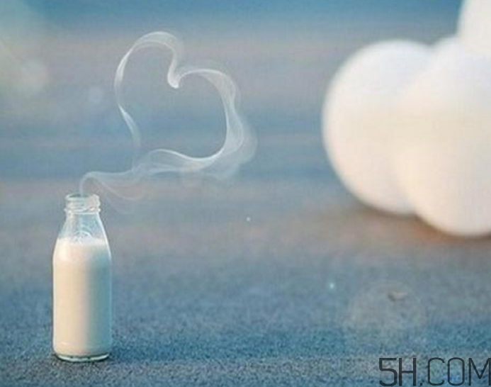 早上空腹喝牛奶好嗎？早上喝牛奶有什么好處？