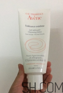 雅漾舒緩特護潔面乳怎么用？使用方法