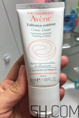 雅漾舒緩特護潔面乳怎么用？使用方法