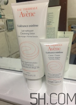 雅漾舒緩特護潔面乳怎么用？使用方法