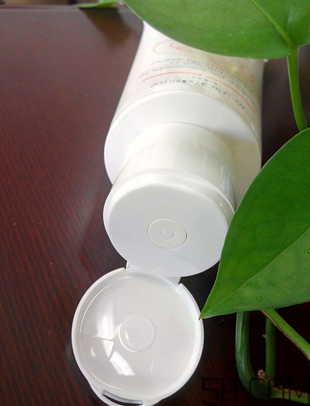 雅漾舒緩特護(hù)潔面乳怎么樣？好用嗎？