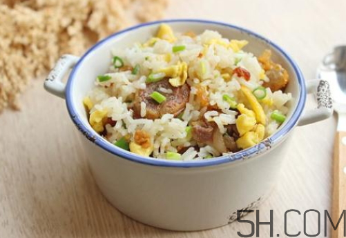 蛋炒飯可以放生抽嗎 蛋炒飯放生抽還是老抽？