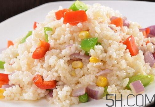 蛋炒飯為什么要用隔夜飯？蛋炒飯可以用熱飯嗎？