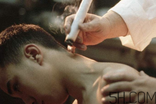 濕氣重艾灸灸哪個(gè)部位？艾灸盒的使用方法圖解