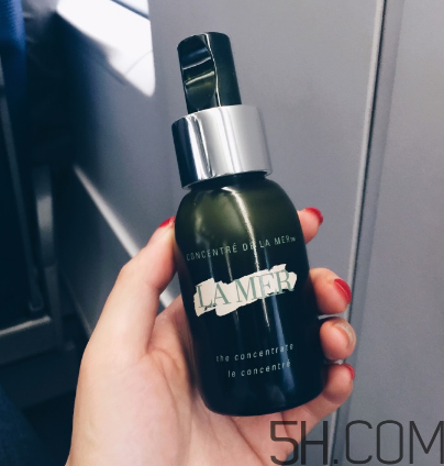 海藍之謎濃縮修護精華露怎么用？使用方法