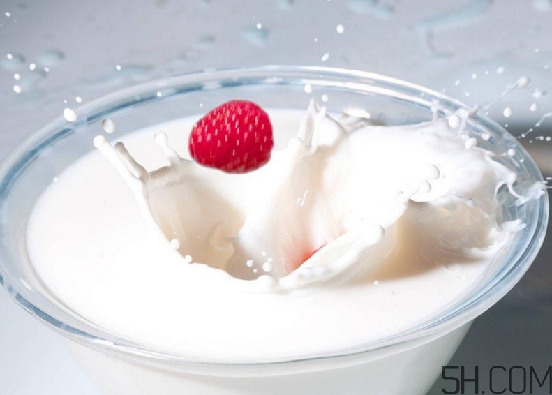 早上空腹喝牛奶好嗎？早上喝牛奶有什么好處？