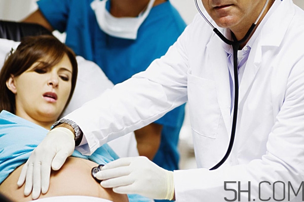 孕晚期肚子疼影響胎兒?jiǎn)?？孕晚期肚子像?lái)月經(jīng)一樣疼