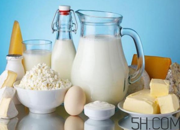 早上喝牛奶豐胸嗎？早上喝牛奶會(huì)胖嗎？