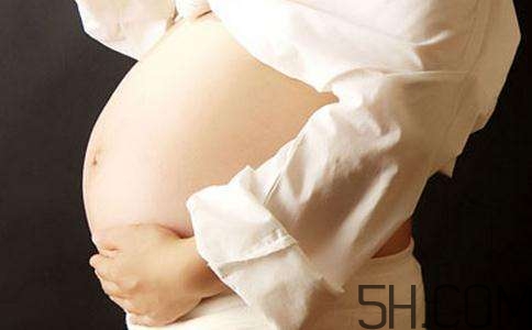 孕晚期肚子疼影響胎兒?jiǎn)幔吭型砥诙亲酉駚?lái)月經(jīng)一樣疼