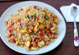 蛋炒飯可以放洋蔥嗎？蛋炒飯放洋蔥好吃嗎？