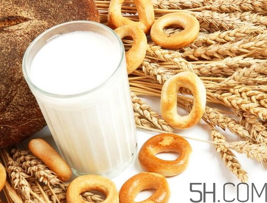 袋裝牛奶和盒裝牛奶哪個(gè)更有營(yíng)養(yǎng)？