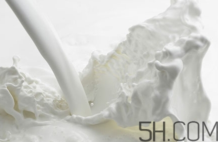 早上喝牛奶會長高嗎？早上喝牛奶會變白嗎？