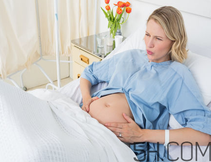 孕晚期見紅了肚子不痛怎么辦？孕晚期見紅是持續(xù)的嗎？