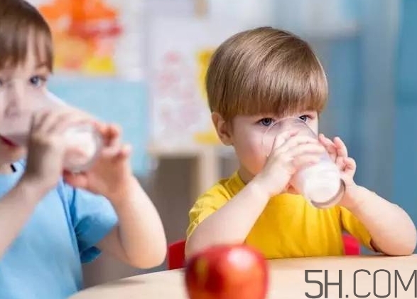 高鈣奶真的補(bǔ)鈣嗎？吃什么補(bǔ)鈣最快最好？