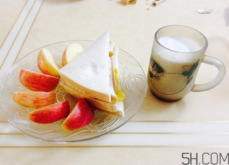 怎樣喝牛奶才健康？牛奶和什么一起喝效果最好？