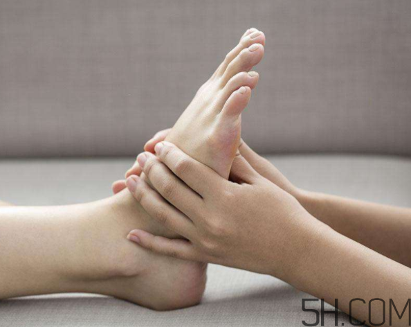 腳氣是缺乏維生素嗎？腳氣是缺什么維生素？