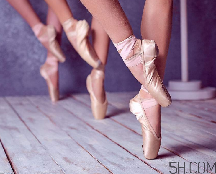 腳氣會引起灰指甲嗎？腳氣加灰指甲怎么治？