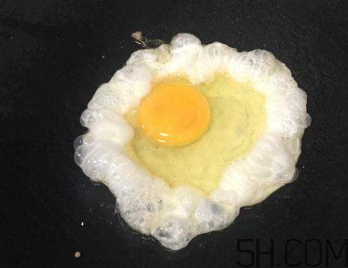 煎雞蛋為什么會(huì)有泡沫？炒雞蛋為什么會(huì)有泡沫？