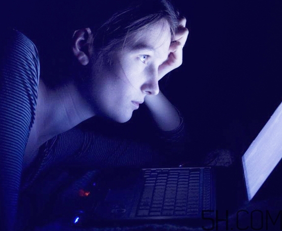 眼霜可以天天用嗎？眼霜多久用一次