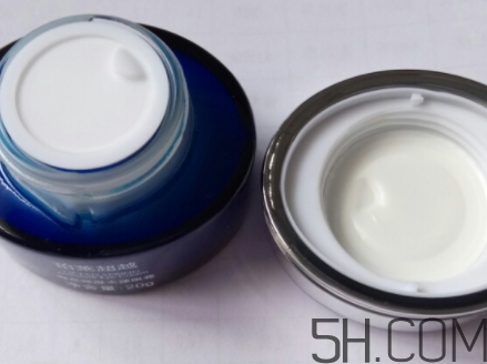 眼霜用在水乳之前還是之后？眼霜和水乳使用的順序