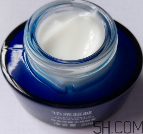 眼霜用在水乳之前還是之后？眼霜和水乳使用的順序