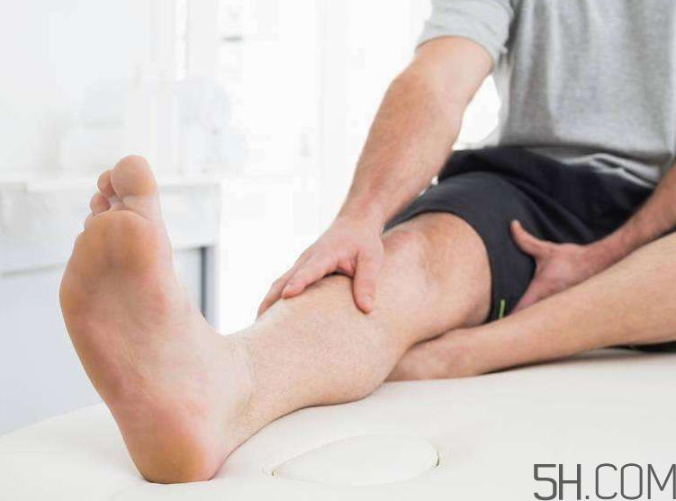 腳氣用鹽水泡腳有用嗎？用鹽水泡腳治腳氣嗎？