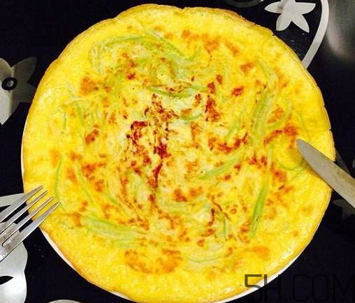 雞蛋餅和豆?jié){可以一起吃嗎？吃雞蛋餅?zāi)芎榷節(jié){嗎？