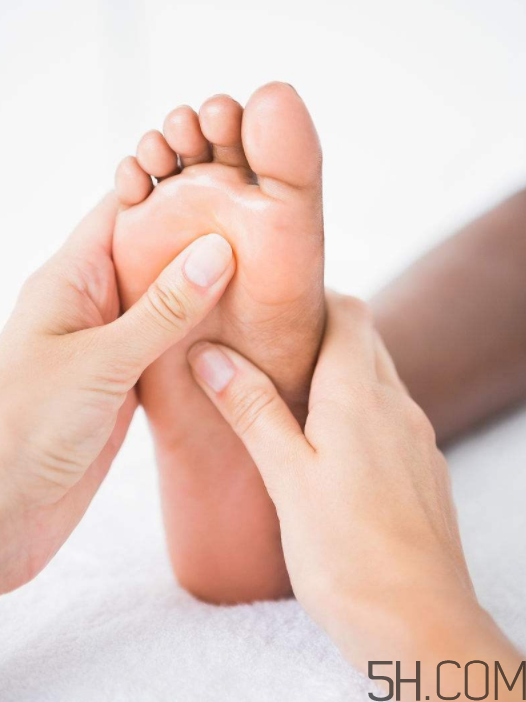 腳氣不治有什么后果?腳氣不治會(huì)自己好嗎?