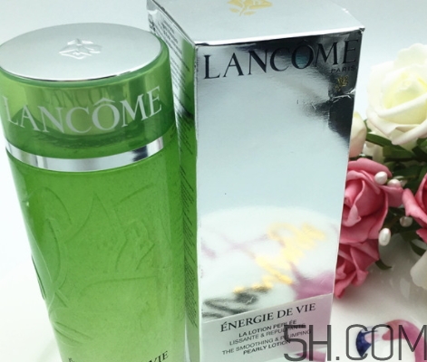 蘭蔻綠水和粉水哪個好？蘭蔻綠水和粉水區(qū)別