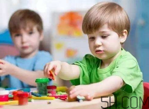 寶寶上幼兒園需要準(zhǔn)備什么？寶寶上幼兒園哭鬧怎么應(yīng)對(duì)？