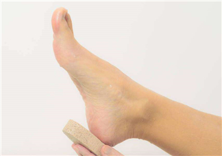 腳氣是什么原因引起的？腳氣是濕氣重引起的嗎?