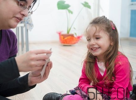 寶寶上幼兒園需要準(zhǔn)備什么？寶寶上幼兒園哭鬧怎么應(yīng)對(duì)？