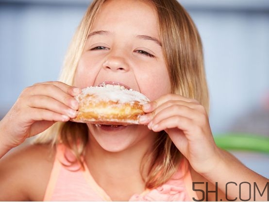 寶寶多大可以吃月餅？寶寶吃月餅會上火嗎？